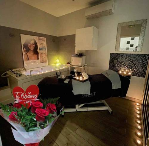 Cheque Regalo Masaje A La Luz Le Las Velas con Ramo 6 Rosas' title='Cheque Regalo Masaje A La Luz Le Las Velas con Ramo 6 Rosas